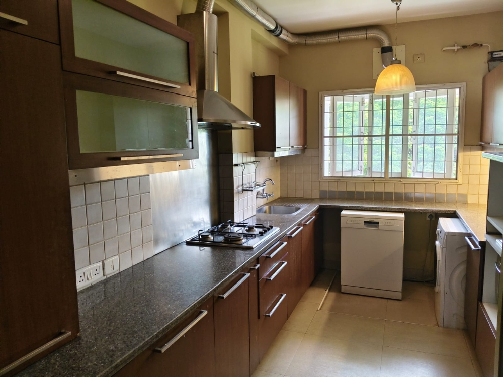 Ceebros-GrayShott-3BHK-Flat-for-Rent-inRA-Puram-5